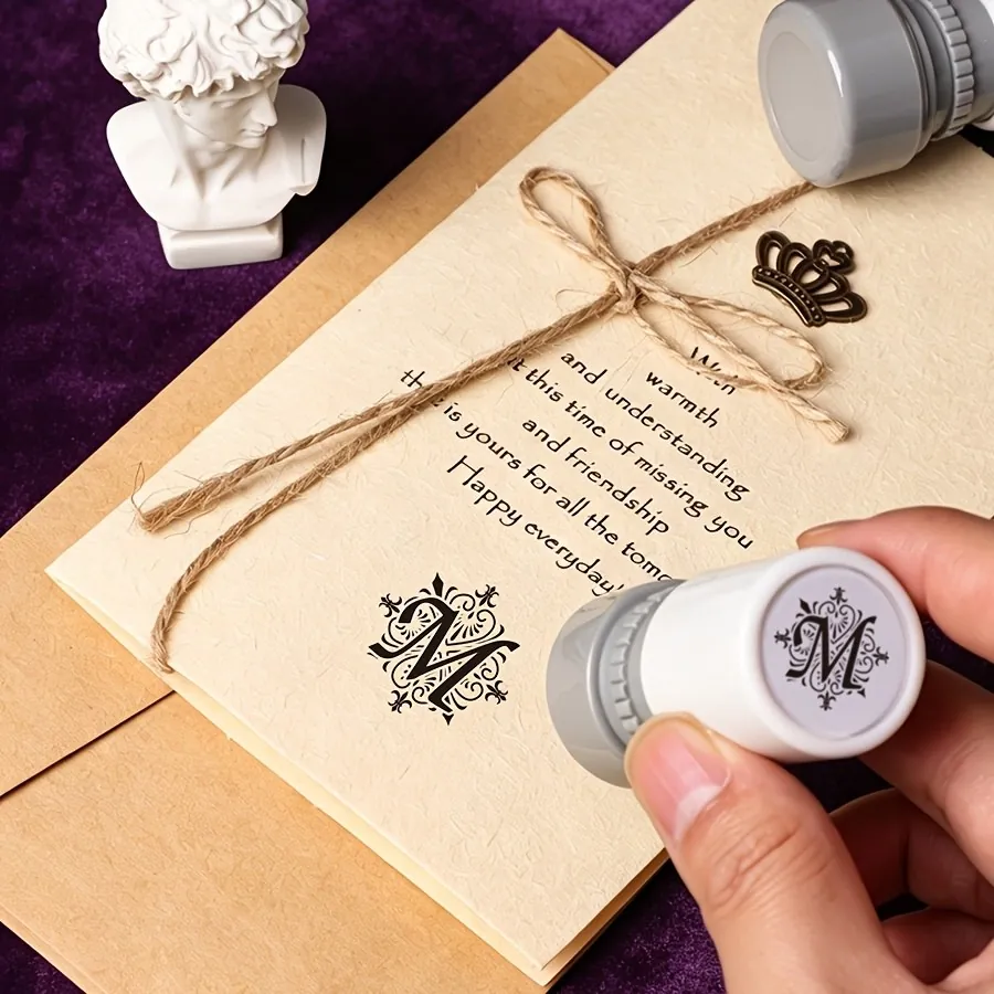 Огляд штампа-монограми з ірисами з Temu: іменна печатка для книг, листів і подарунків — фото 3